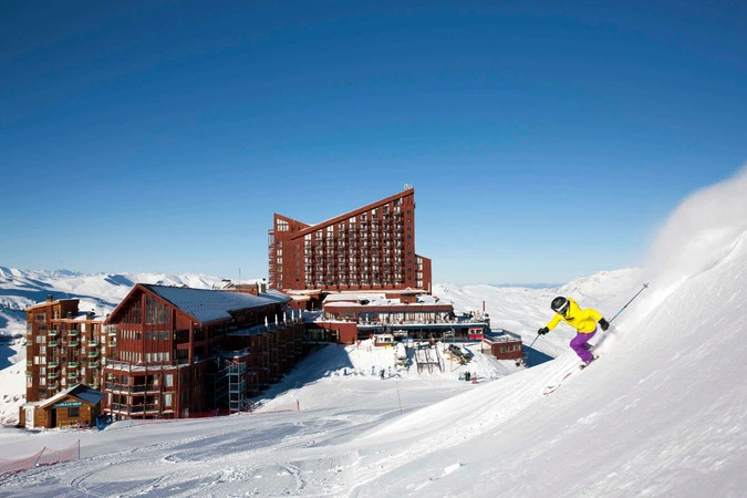 House Image of ¿Cómo llegar a Valle Nevado? Un viaje a las cimas blancas de Chile