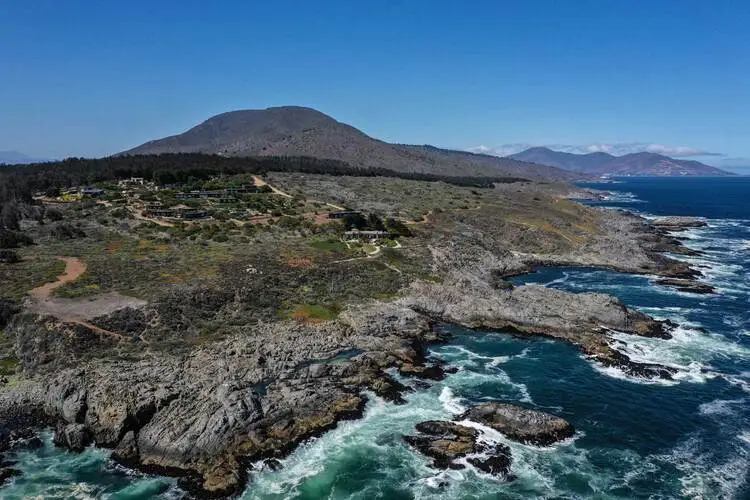 House Image of ¿Dónde queda Salinas de Pullally?: Un refugio entre el mar y las salinas