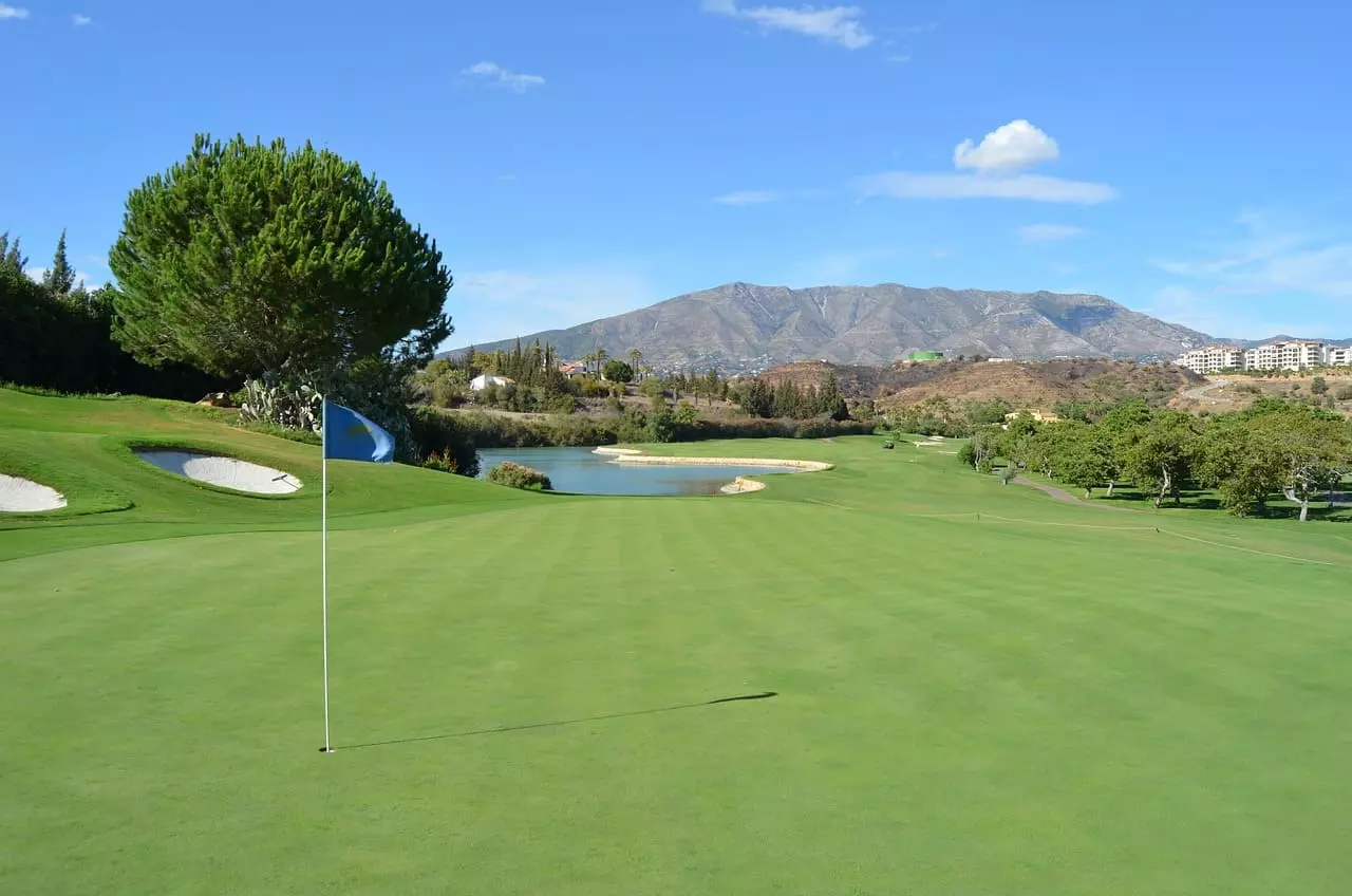 House Image of Descubre el maravilloso mundo del golf en Chile: ¡una guía completa para disfrutar al máximo de este deporte en el país!