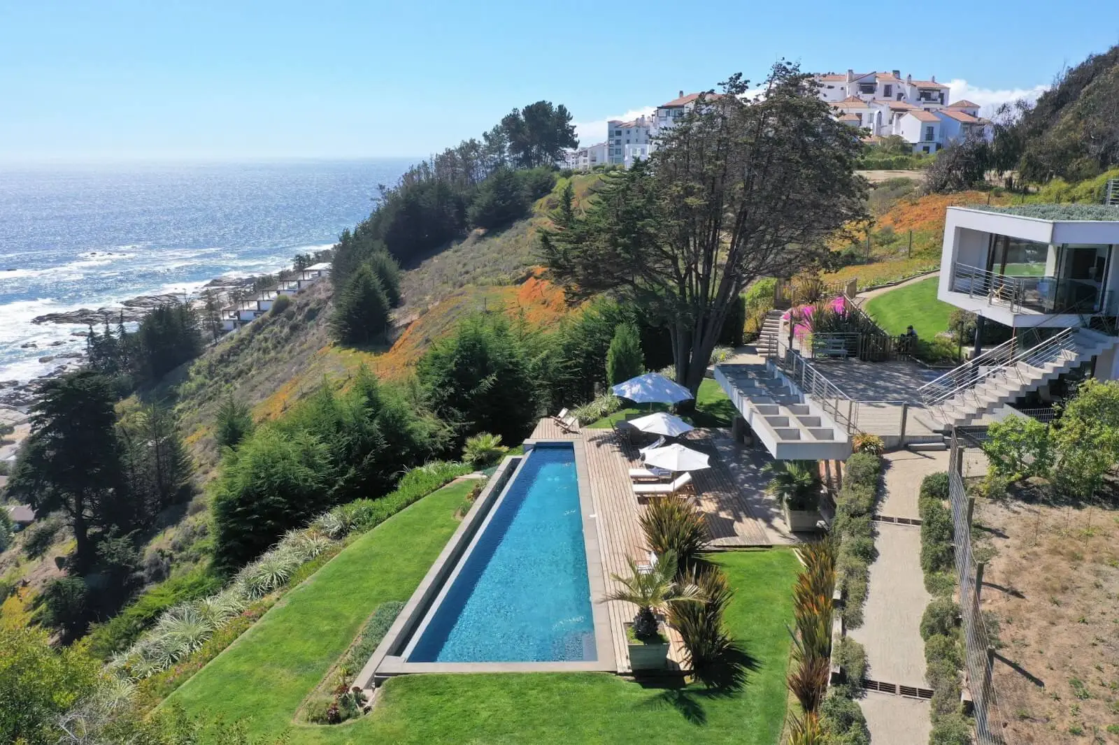 Piscina Trapecio con Vista al Mar