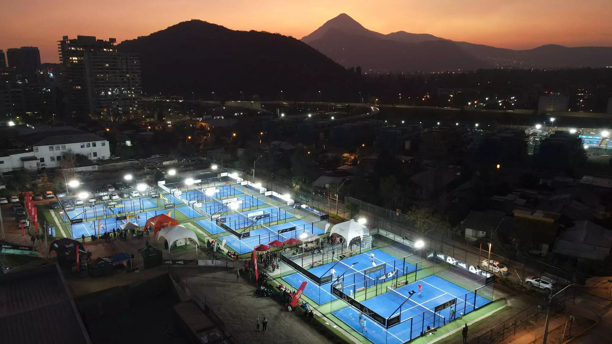 House Image of Club Conecta Padel, Las Condes: Un Oasis del Deporte en Pleno Corazón Urbano