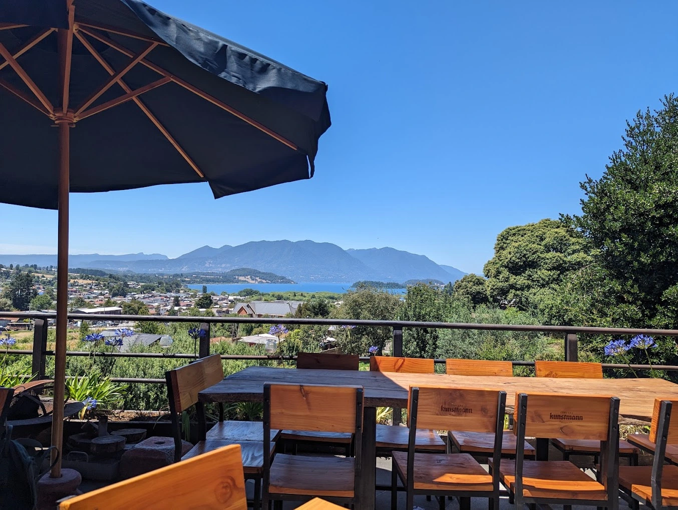 House Image of Descubriendo los Sabores de Panguipulli: Una Visita al Restaurante El Mirador